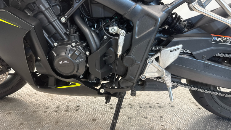 24MY Honda CBR650R E-Clutch